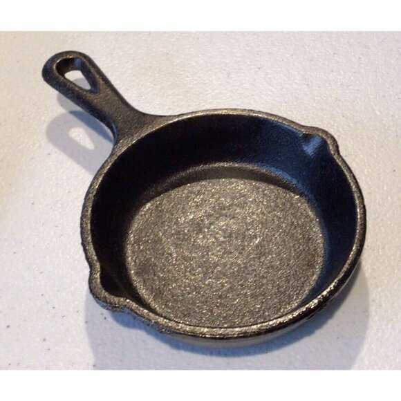 Lodge Mini Black Cast Iron Skillet Frying Pan Spoon Rest Cookware Ashtray - Picture 3 of 5
